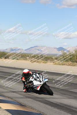 media/Nov-16-2025-Race Pace (Sun) [[8c5fa54630]]/Verified Riders/4-Turn 3 Inside (1050am)/